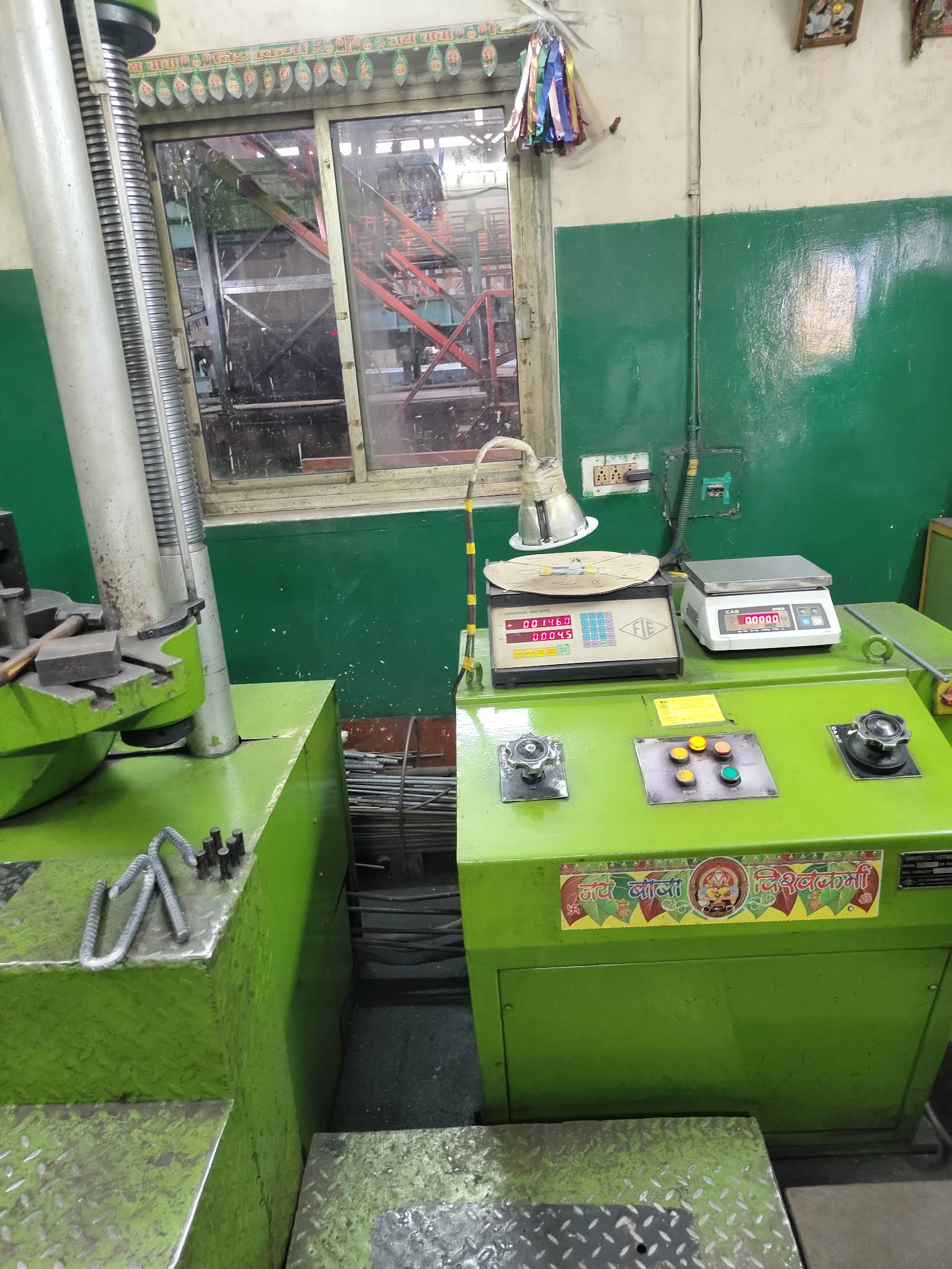 Quality control weighing and control station